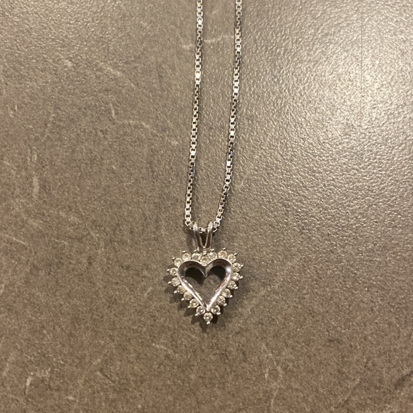 Diamond heart necklace - Picture 3 of 4
